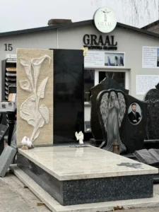 Nagrobki z granitu Ivory Gold z rzeźbą