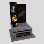 Nagrobek urnowy z grawerem Matki Boskiej z granitu U 93 zdjęcie 39