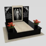 Nagrobek podwójny z grawerem anioła i kwiatami z granitu CK 102 zdjęcie 30