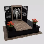 Nagrobek podwójny z grawerem anioła i kwiatami z granitu CK 102 zdjęcie 34