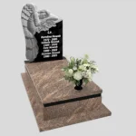 Nagrobek pojedynczy z rzeźbą anioła symbolizującego opiekę i spokój, wykonany z granitu CK 156 zdjęcie 34