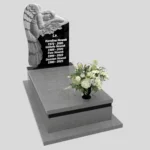 Nagrobek pojedynczy z rzeźbą anioła symbolizującego opiekę i spokój, wykonany z granitu CK 156 zdjęcie 38