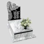 Nagrobek pojedynczy z rzeźbą anioła symbolizującego opiekę i spokój, wykonany z granitu CK 156 zdjęcie 44