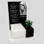 Nagrobek urnowy z grawerem Matki Boskiej z granitu U 110 zdjęcie 43