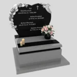 Nagrobek urnowy z rzeźbą róż i ptaka z granitu U 108 zdjęcie 36