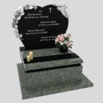 Nagrobek urnowy z rzeźbą róż i ptaka z granitu U 108 zdjęcie 37