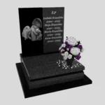 Nagrobek dla dziecka z grawerem anioła – symbol pamięci i miłości z granitu D 70 zdjęcie 36