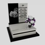 Nagrobek dla dziecka z grawerem anioła – symbol pamięci i miłości z granitu D 70 zdjęcie 39