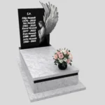 Nagrobek pojedynczy z grawerem anioła o rozpostartych skrzydłach z granitu CK 160 zdjęcie 33