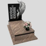 Nagrobek pojedynczy z grawerem anioła o rozpostartych skrzydłach z granitu CK 160 zdjęcie 34