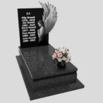 Nagrobek pojedynczy z grawerem anioła o rozpostartych skrzydłach z granitu CK 160 zdjęcie 35