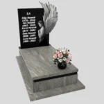 Nagrobek pojedynczy z grawerem anioła o rozpostartych skrzydłach z granitu CK 160 zdjęcie 36