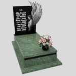 Nagrobek pojedynczy z grawerem anioła o rozpostartych skrzydłach z granitu CK 160 zdjęcie 39