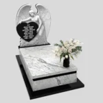 Nagrobek pojedynczy z artystyczną rzeźbą anioła o otwartych skrzydłach z granitu CK 167 zdjęcie 44