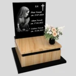 Nagrobek urnowy z grawerem Matki Boskiej w subtelnej, artystycznej formie z granitu U 111 zdjęcie 43