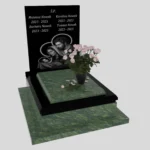 Nagrobek dla dziecka z grawerem Matki Bożej, Jezusa i dzieciątka D 69 zdjęcie 44