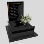 Nagrobek urnowy z wyciętą tablicą z granitu U 107 zdjęcie 35