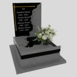 Nagrobek urnowy z wyciętą tablicą z granitu U 107 zdjęcie 37