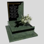 Nagrobek urnowy z wyciętą tablicą z granitu U 107 zdjęcie 40