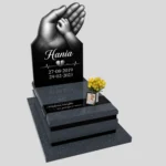 Nagrobek dziecięcy z motywem grawerowanych dłoni D 81 zdjęcie 32