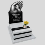 Nagrobek dziecięcy z motywem grawerowanych dłoni D 81 zdjęcie 33