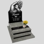 Nagrobek dziecięcy z motywem grawerowanych dłoni D 81 zdjęcie 36