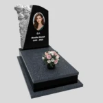 Einzelner Grabstein mit Rosenschnitzerei mit Foto CK 179  Foto 21