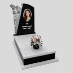 Einzelner Grabstein mit Rosenschnitzerei mit Foto CK 179  Foto 25