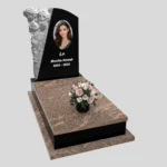 Einzelner Grabstein mit Rosenschnitzerei mit Foto CK 179  Foto 22