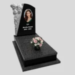 Einzelner Grabstein mit Rosenschnitzerei mit Foto CK 179  Foto 24