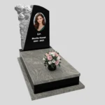 Einzelner Grabstein mit Rosenschnitzerei mit Foto CK 179  Foto 26