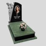 Einzelner Grabstein mit Rosenschnitzerei mit Foto CK 179  Foto 28