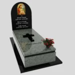 Nagrobek pojedynczy z witrażem Jezusa K 130 zdjęcie 43