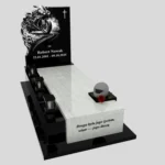 Nagrobek pojedynczy z grawerem motora i rzeźbą kasku K 131 zdjęcie 47