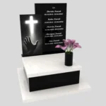 Nagrobek urnowy z grawerem dłoni oraz krzyża U 145 zdjęcie 46